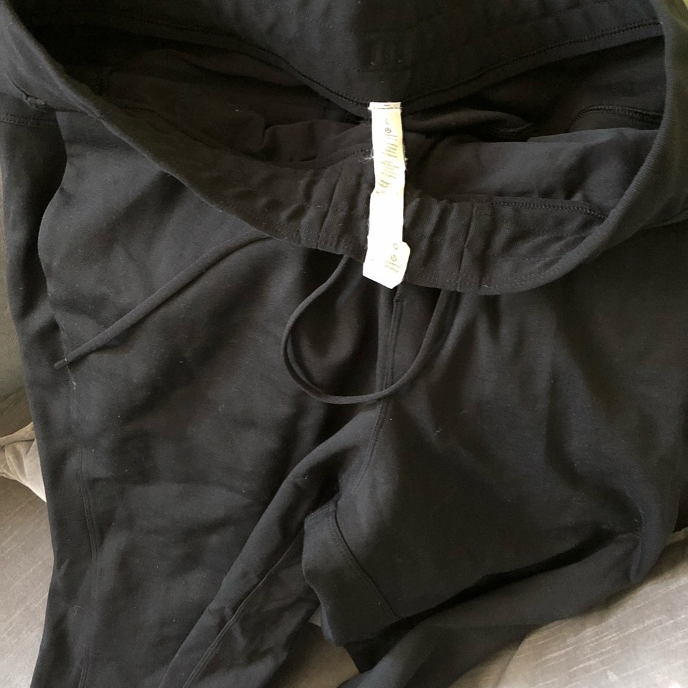 Lululemon size L sweatpants